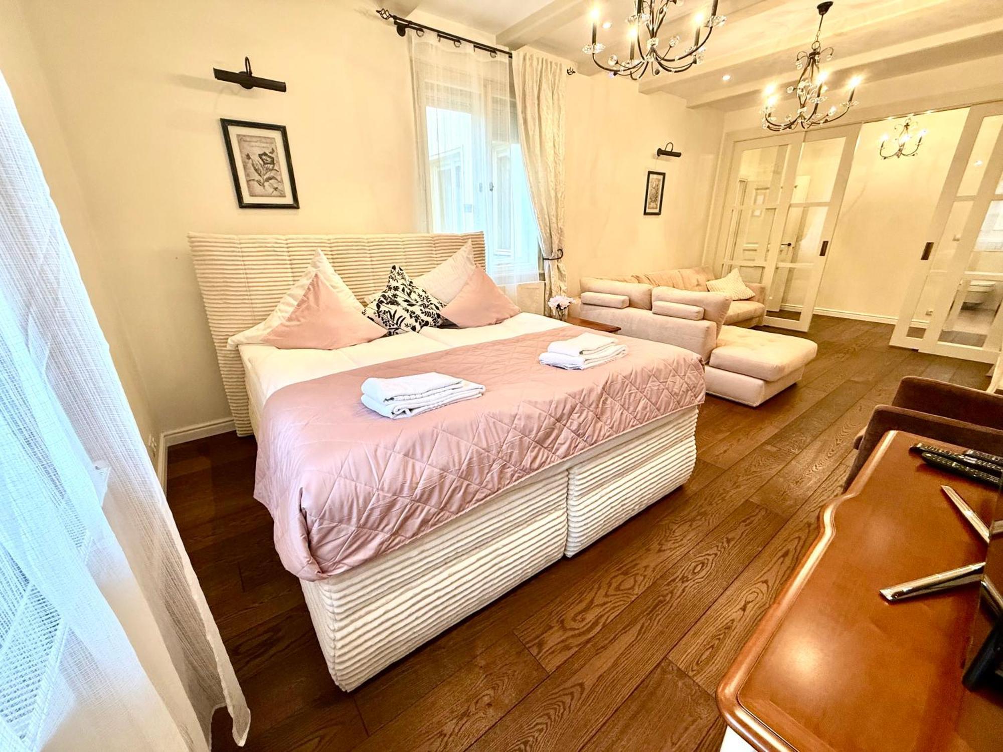 Apartamento Unique Charles Bridge 2bdr Apartment. Praga
