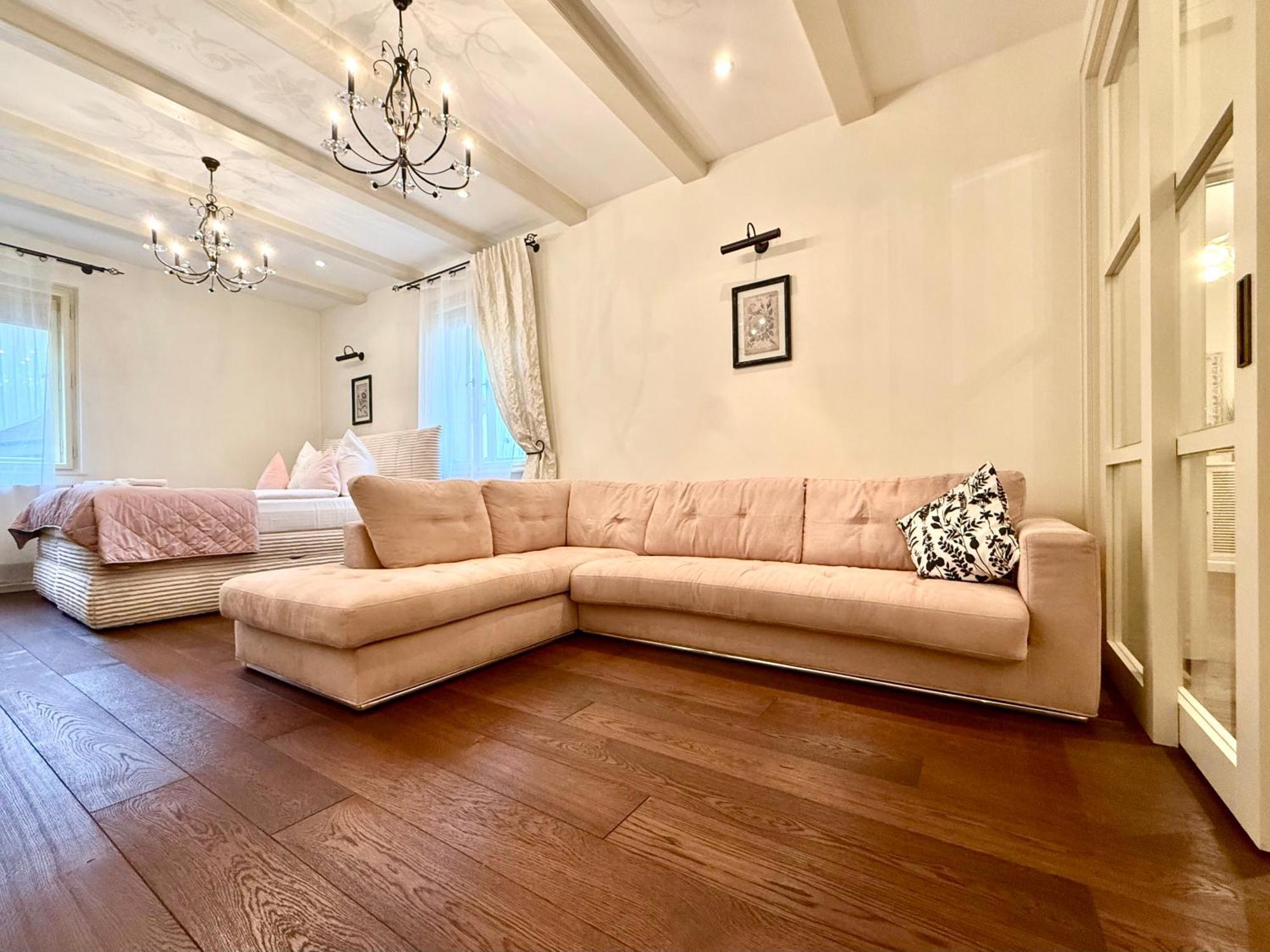Unique Charles Bridge 2bdr Apartment. * Praga